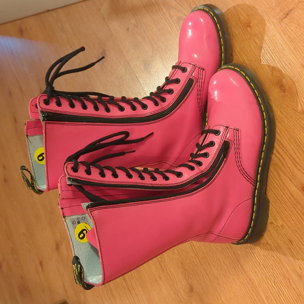 Dr. Martens hot pink 🩷